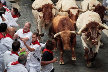Imágenes del primer encierro de los sanfermines 2019 protagonizado por toros de Puerto de San Lorenzo.