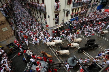 Imágenes del primer encierro de los sanfermines 2019 protagonizado por toros de Puerto de San Lorenzo.