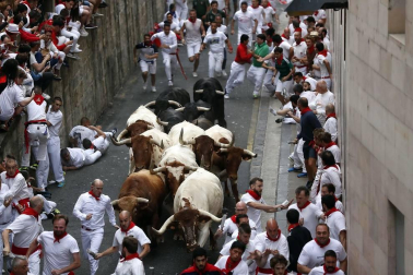 Imágenes del primer encierro de los sanfermines 2019 protagonizado por toros de Puerto de San Lorenzo.