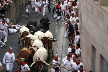 Imágenes del primer encierro de los sanfermines 2019 protagonizado por toros de Puerto de San Lorenzo.