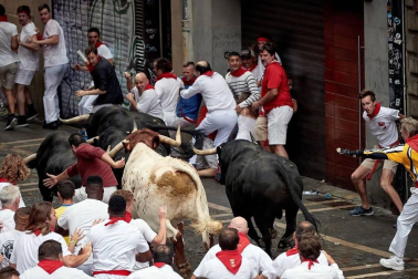 Imágenes del primer encierro de los sanfermines 2019 protagonizado por toros de Puerto de San Lorenzo.
