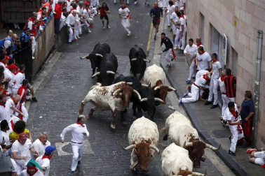 Imágenes del primer encierro de los sanfermines 2019 protagonizado por toros de Puerto de San Lorenzo.