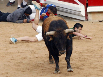 Imágenes del segundo encierro de los sanfermines 2019 protagonizado por toros de Cebada Gago.