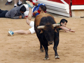 Imágenes del segundo encierro de los sanfermines 2019 protagonizado por toros de Cebada Gago.