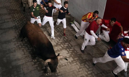 Imágenes del segundo encierro de los sanfermines 2019 protagonizado por toros de Cebada Gago.