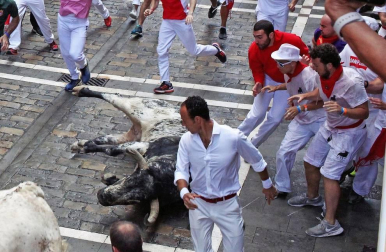Imágenes del segundo encierro de los sanfermines 2019 protagonizado por toros de Cebada Gago.