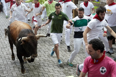 Imágenes del segundo encierro de los sanfermines 2019 protagonizado por toros de Cebada Gago.