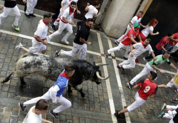 Imágenes del segundo encierro de los sanfermines 2019 protagonizado por toros de Cebada Gago.