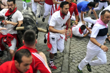 Imágenes del segundo encierro de los sanfermines 2019 protagonizado por toros de Cebada Gago.