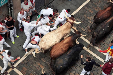 Imágenes del segundo encierro de los sanfermines 2019 protagonizado por toros de Cebada Gago.