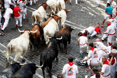 Imágenes del segundo encierro de los sanfermines 2019 protagonizado por toros de Cebada Gago.