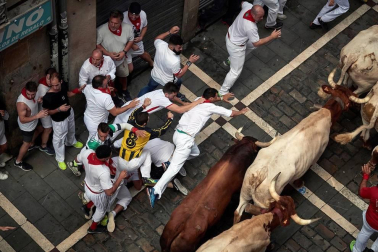 Imágenes del segundo encierro de los sanfermines 2019 protagonizado por toros de Cebada Gago.