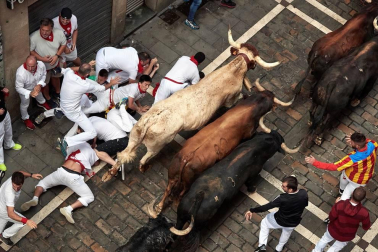 Imágenes del segundo encierro de los sanfermines 2019 protagonizado por toros de Cebada Gago.