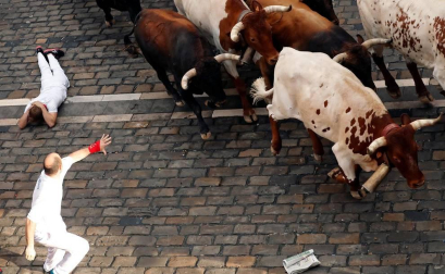 Imágenes del segundo encierro de los sanfermines 2019 protagonizado por toros de Cebada Gago.