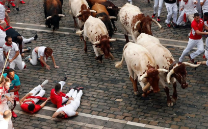 Imágenes del segundo encierro de los sanfermines 2019 protagonizado por toros de Cebada Gago.