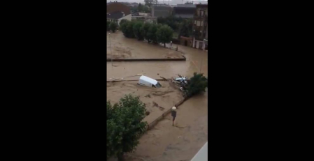 Tafalla y Pueyo han sido dos de las localidades más afectadas por las lluvias en este lunes negro, que ha dejado estampas impresionantes, con coches arrastrados, carreteras derrumbadas y ríos desbordados.