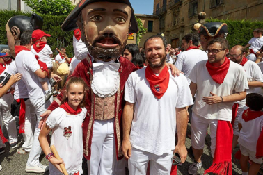 Fotos del recorrido de los gigantes y cabezudos de Pamplona del día 8 de julio de San Fermín 2019