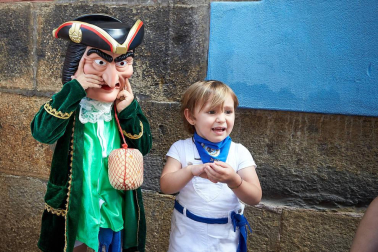 Fotos del recorrido de los gigantes y cabezudos de Pamplona del día 8 de julio de San Fermín 2019