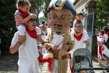 Fotos del recorrido de los gigantes y cabezudos de Pamplona del día 8 de julio de San Fermín 2019