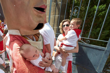Fotos del recorrido de los gigantes y cabezudos de Pamplona del día 8 de julio de San Fermín 2019
