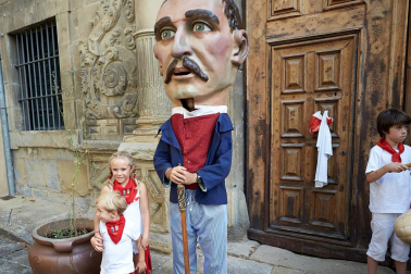 Fotos del recorrido de los gigantes y cabezudos de Pamplona del día 8 de julio de San Fermín 2019