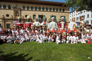 Fotos del recorrido de los gigantes y cabezudos de Pamplona del día 8 de julio de San Fermín 2019