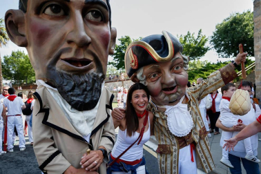 Fotos del recorrido de los gigantes y cabezudos de Pamplona del día 8 de julio de San Fermín 2019