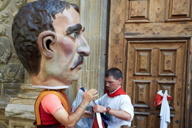 Fotos del recorrido de los gigantes y cabezudos de Pamplona del día 8 de julio de San Fermín 2019