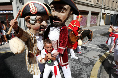 Fotos del recorrido de los gigantes y cabezudos de Pamplona del día 8 de julio de San Fermín 2019
