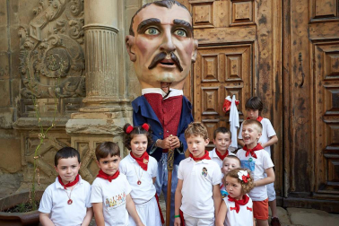 Fotos del recorrido de los gigantes y cabezudos de Pamplona del día 8 de julio de San Fermín 2019