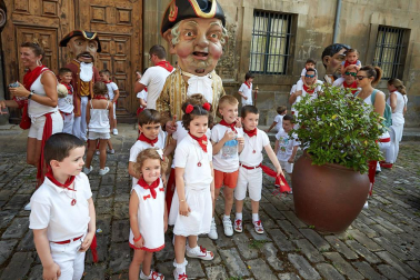Fotos del recorrido de los gigantes y cabezudos de Pamplona del día 8 de julio de San Fermín 2019