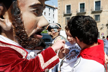 Fotos del recorrido de los gigantes y cabezudos de Pamplona del día 8 de julio de San Fermín 2019