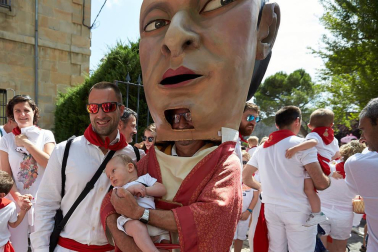 Fotos del recorrido de los gigantes y cabezudos de Pamplona del día 8 de julio de San Fermín 2019