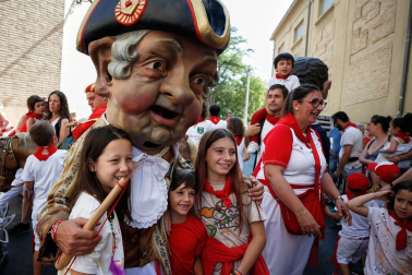 Fotos del recorrido de los gigantes y cabezudos de Pamplona del día 8 de julio de San Fermín 2019