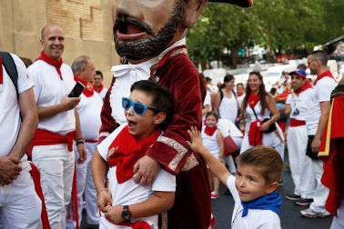 Fotos del recorrido de los gigantes y cabezudos de Pamplona del día 8 de julio de San Fermín 2019