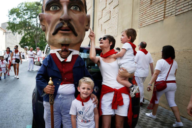 Fotos del recorrido de los gigantes y cabezudos de Pamplona del día 8 de julio de San Fermín 2019