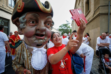 Fotos del recorrido de los gigantes y cabezudos de Pamplona del día 8 de julio de San Fermín 2019