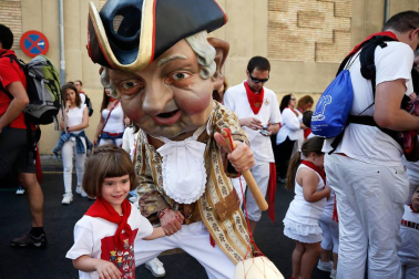 Fotos del recorrido de los gigantes y cabezudos de Pamplona del día 8 de julio de San Fermín 2019