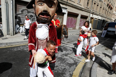 Fotos del recorrido de los gigantes y cabezudos de Pamplona del día 8 de julio de San Fermín 2019