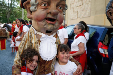 Fotos del recorrido de los gigantes y cabezudos de Pamplona del día 8 de julio de San Fermín 2019