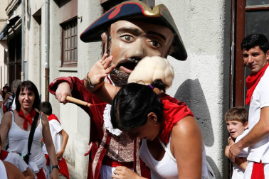 Fotos del recorrido de los gigantes y cabezudos de Pamplona del día 8 de julio de San Fermín 2019