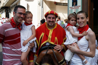 Fotos del recorrido de los gigantes y cabezudos de Pamplona del día 8 de julio de San Fermín 2019