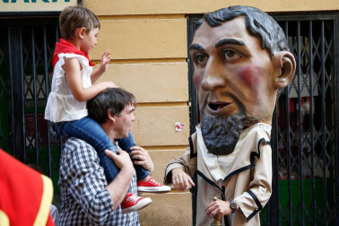 Fotos del recorrido de los gigantes y cabezudos de Pamplona del día 8 de julio de San Fermín 2019