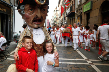 Fotos del recorrido de los gigantes y cabezudos de Pamplona del día 8 de julio de San Fermín 2019