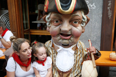 Fotos del recorrido de los gigantes y cabezudos de Pamplona del día 8 de julio de San Fermín 2019