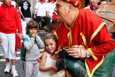 Fotos del recorrido de los gigantes y cabezudos de Pamplona del día 8 de julio de San Fermín 2019