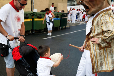 Fotos del recorrido de los gigantes y cabezudos de Pamplona del día 8 de julio de San Fermín 2019