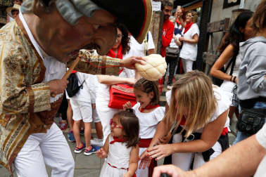 Fotos del recorrido de los gigantes y cabezudos de Pamplona del día 8 de julio de San Fermín 2019