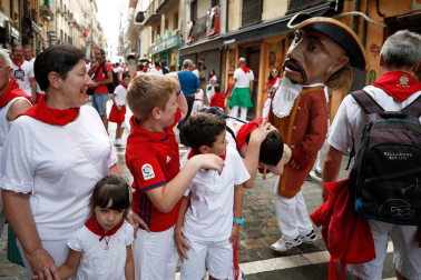 Fotos del recorrido de los gigantes y cabezudos de Pamplona del día 8 de julio de San Fermín 2019