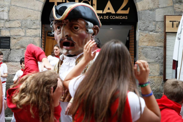 Fotos del recorrido de los gigantes y cabezudos de Pamplona del día 8 de julio de San Fermín 2019